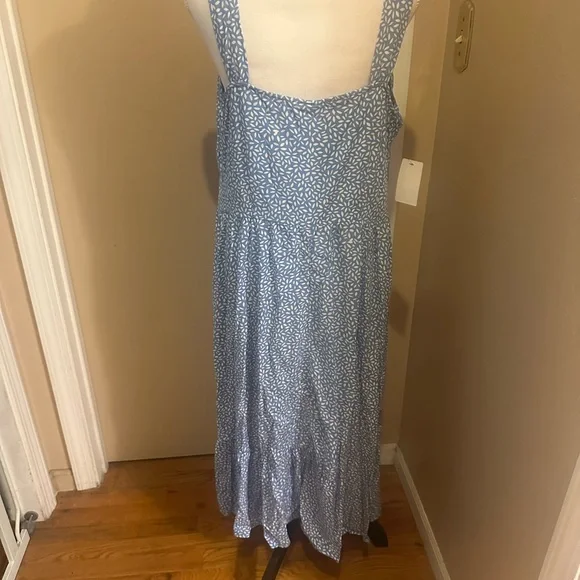 Summer Dress...Blue and White Patterned Dress Medium. Pockets... - Picture 3 of 8